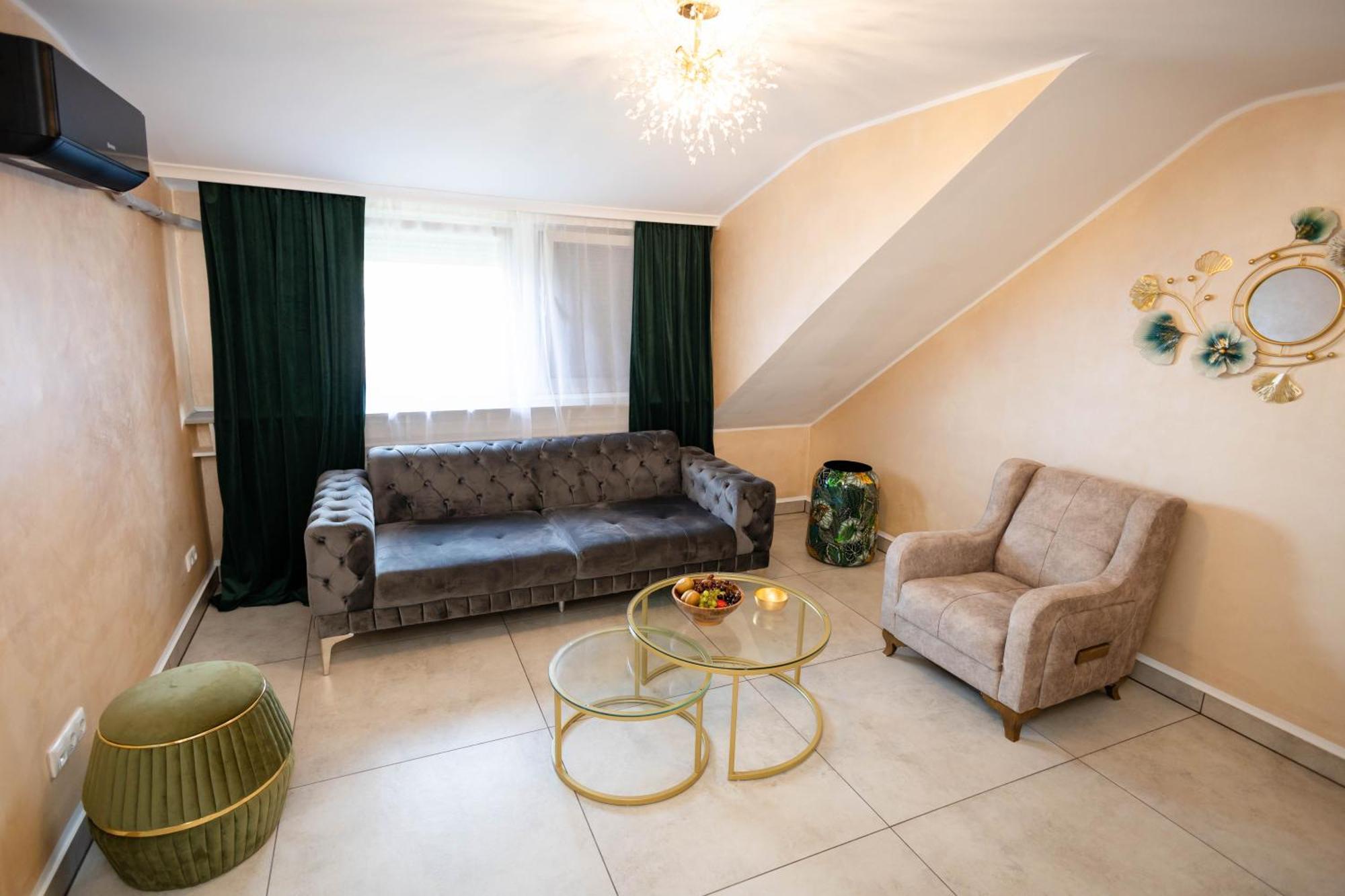 Deluxe King Suite,1744138440:JPEG