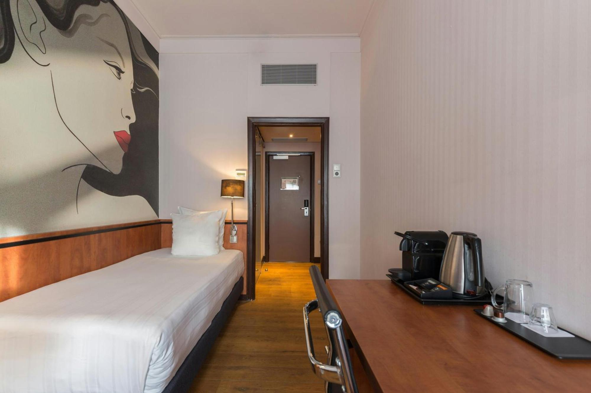 Comfort Room 1 Single Bed