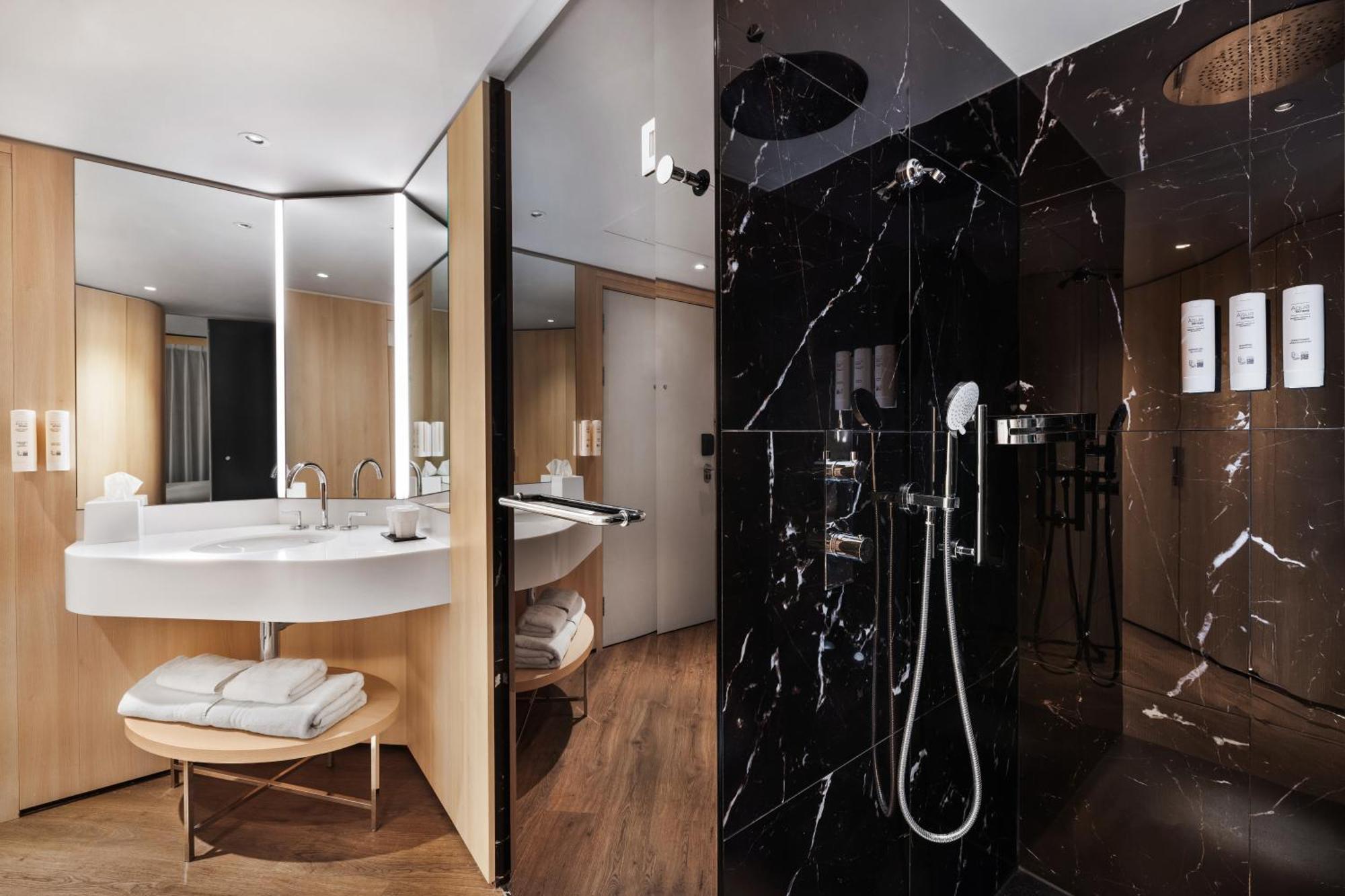 Superior Deluxe Queen Room,1758271676:JPEG