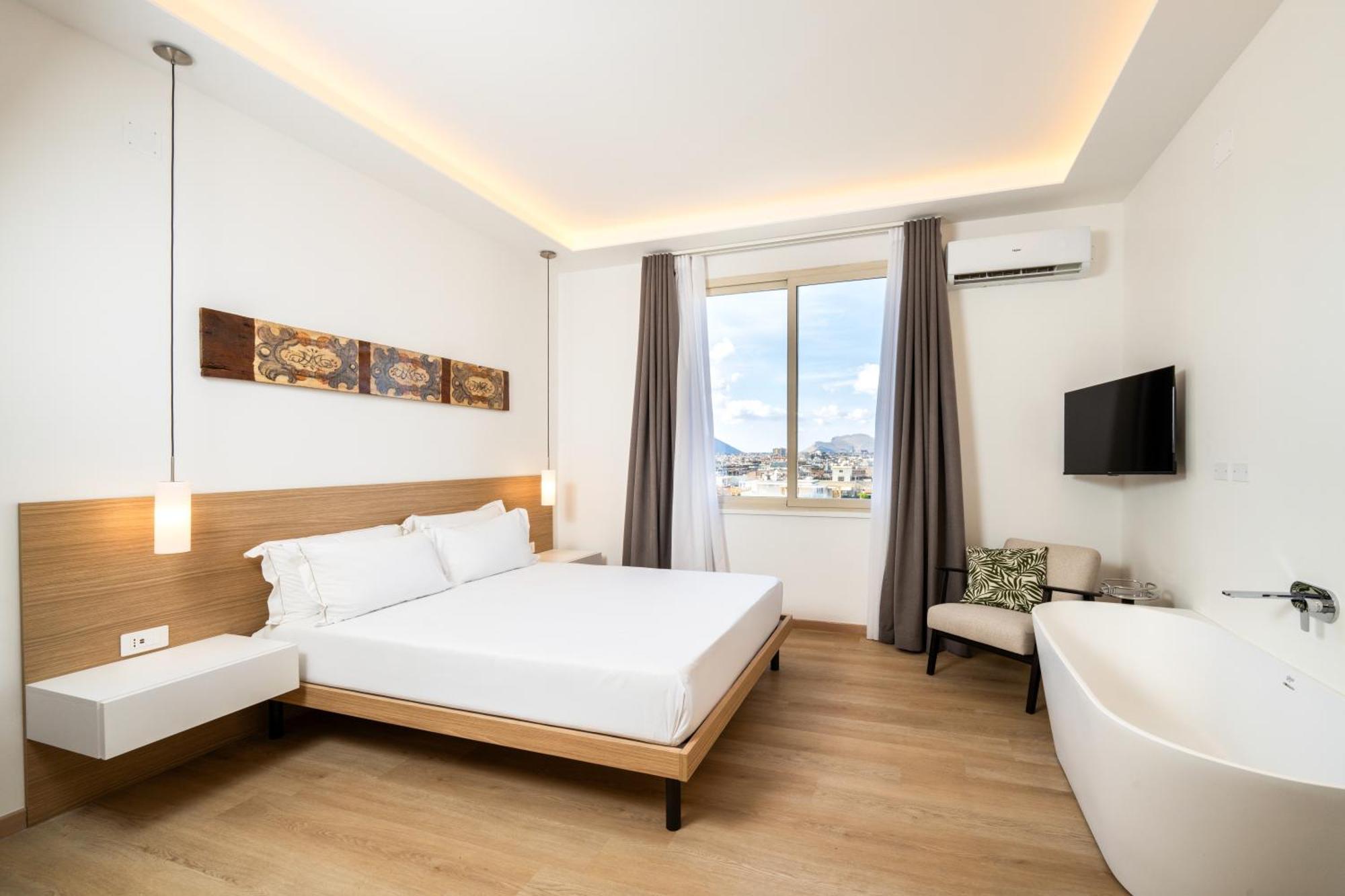 Deluxe Double Room Bath