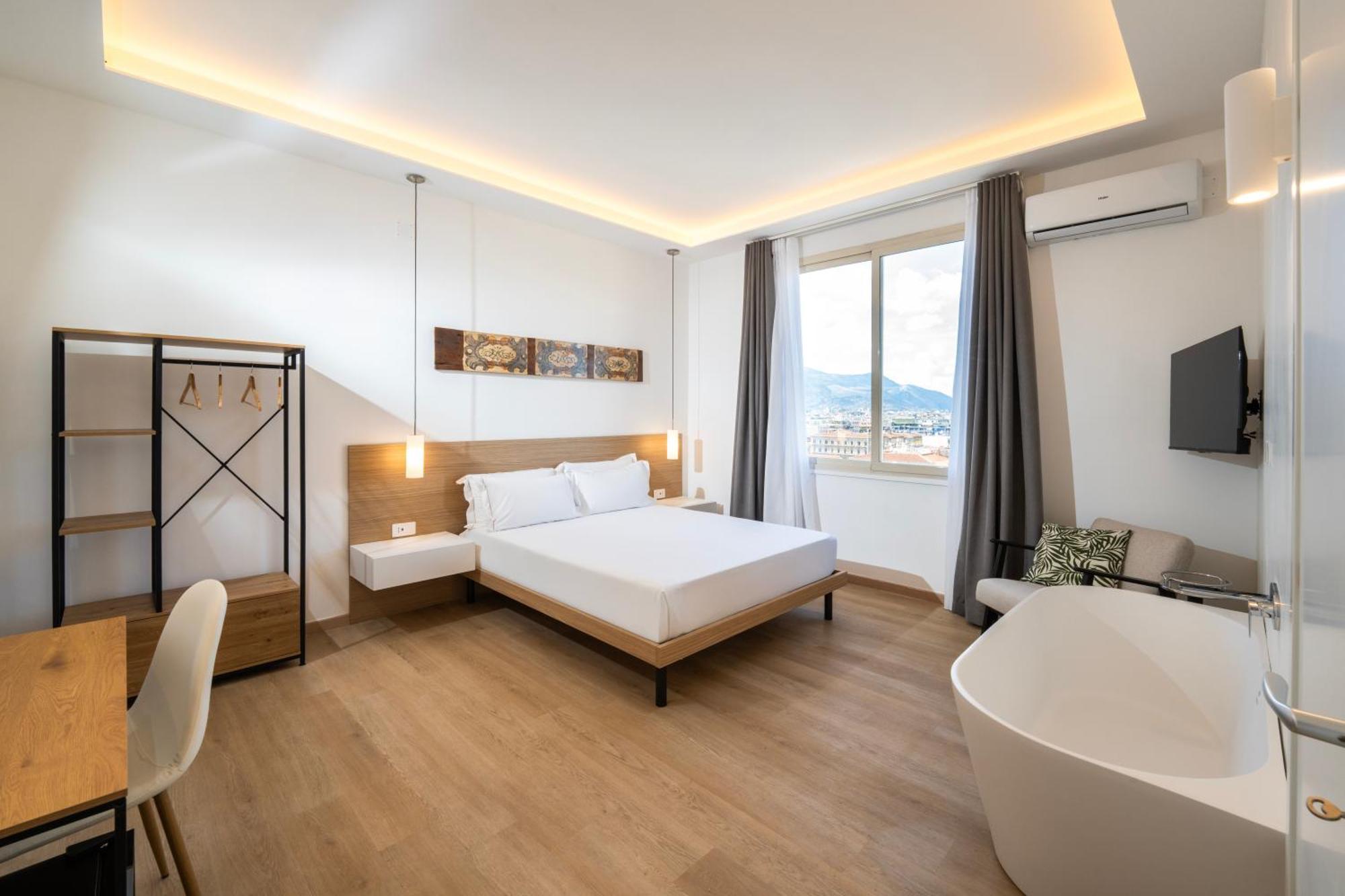 Deluxe Double Room Bath