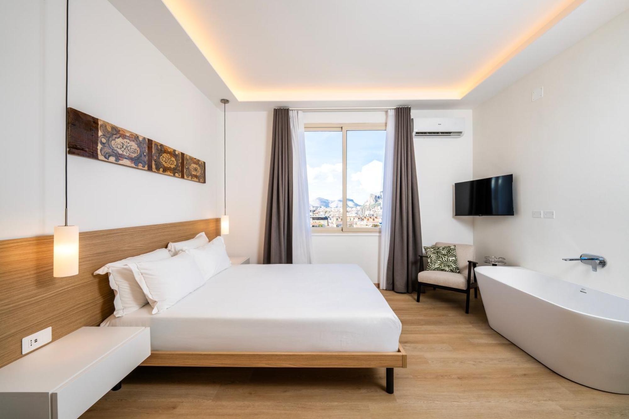 Deluxe Double Room Bath