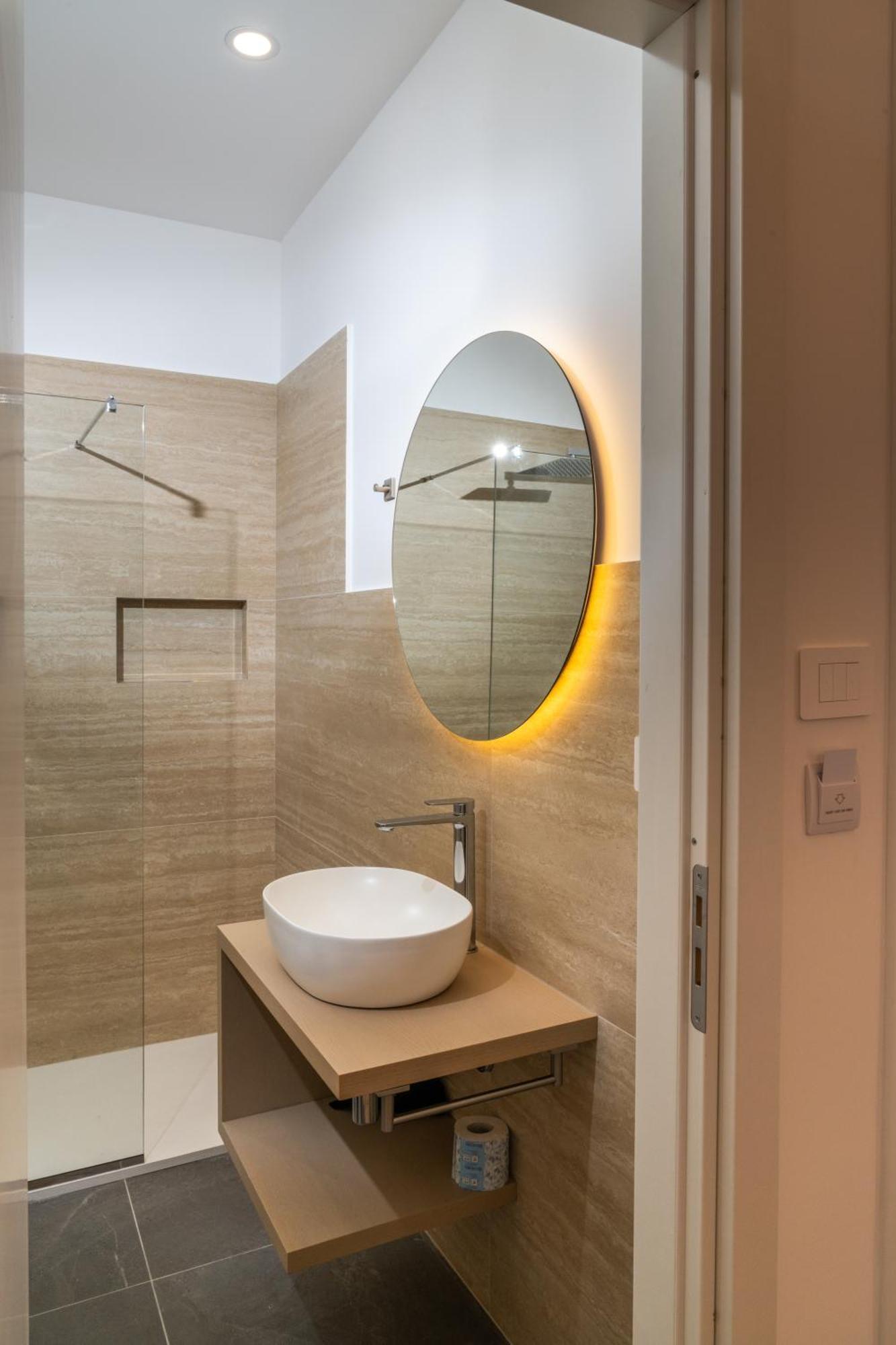 Deluxe Double Room Bath