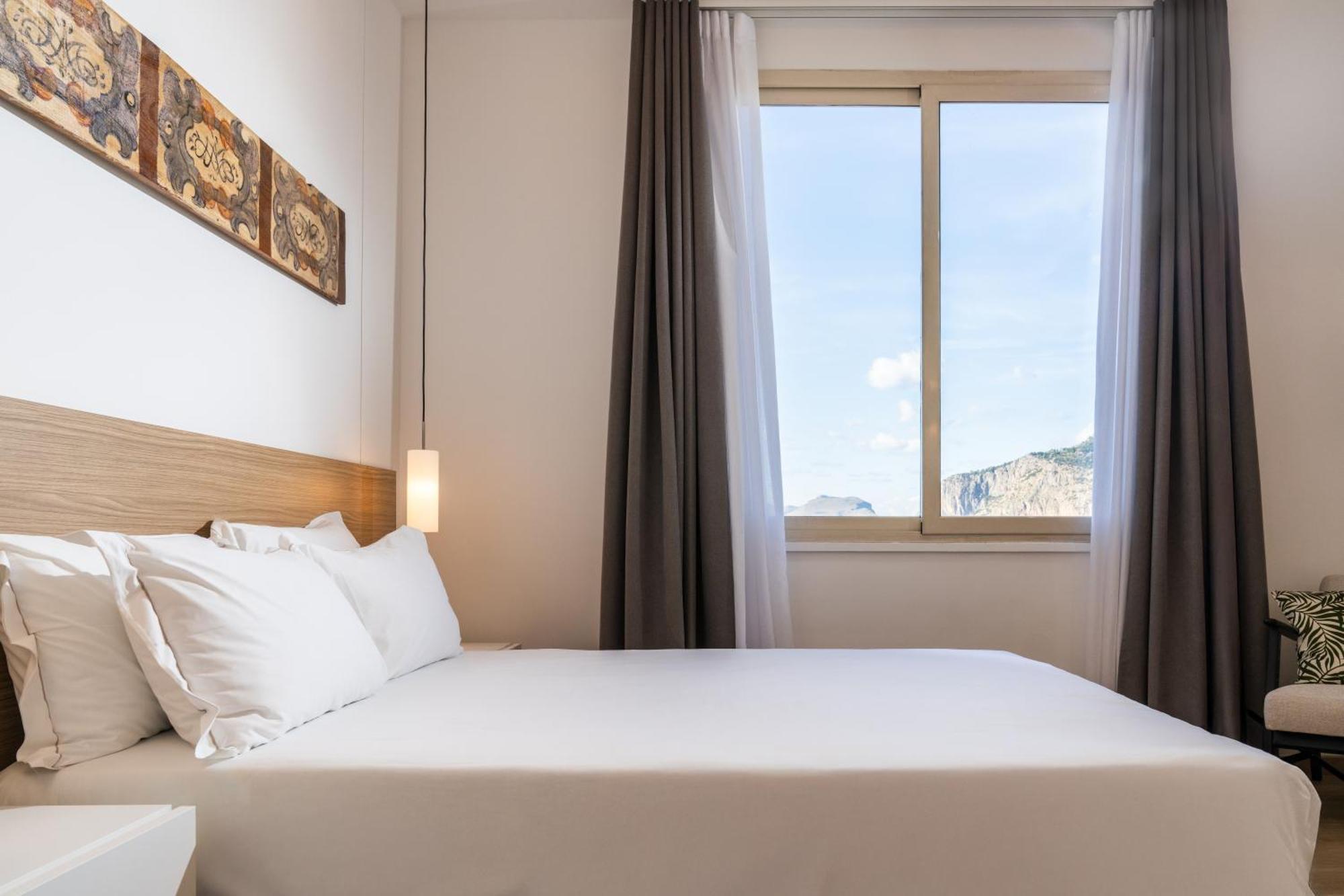 Deluxe Double Room Bath