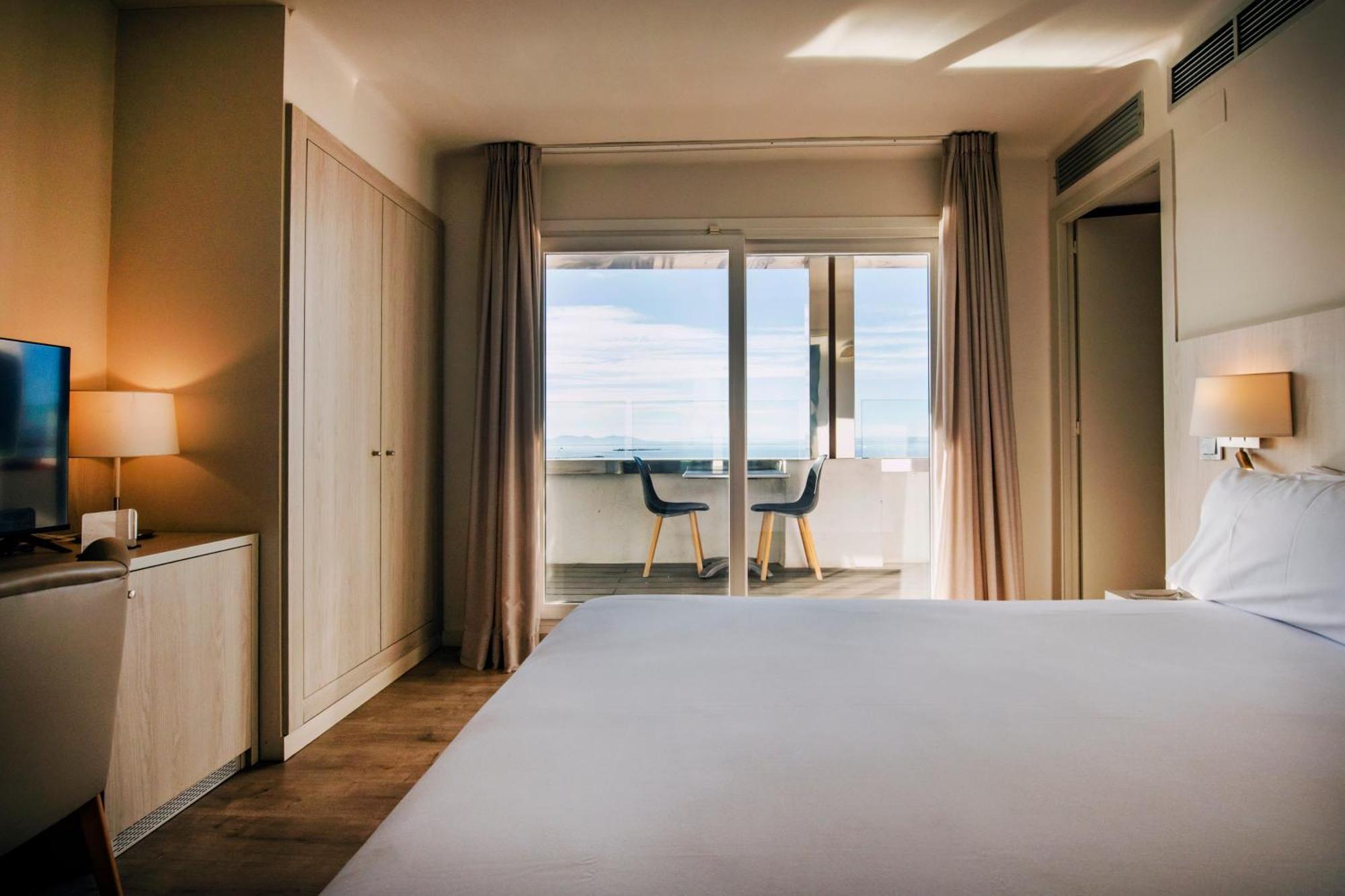 Deluxe Double or Twin Room Sea View