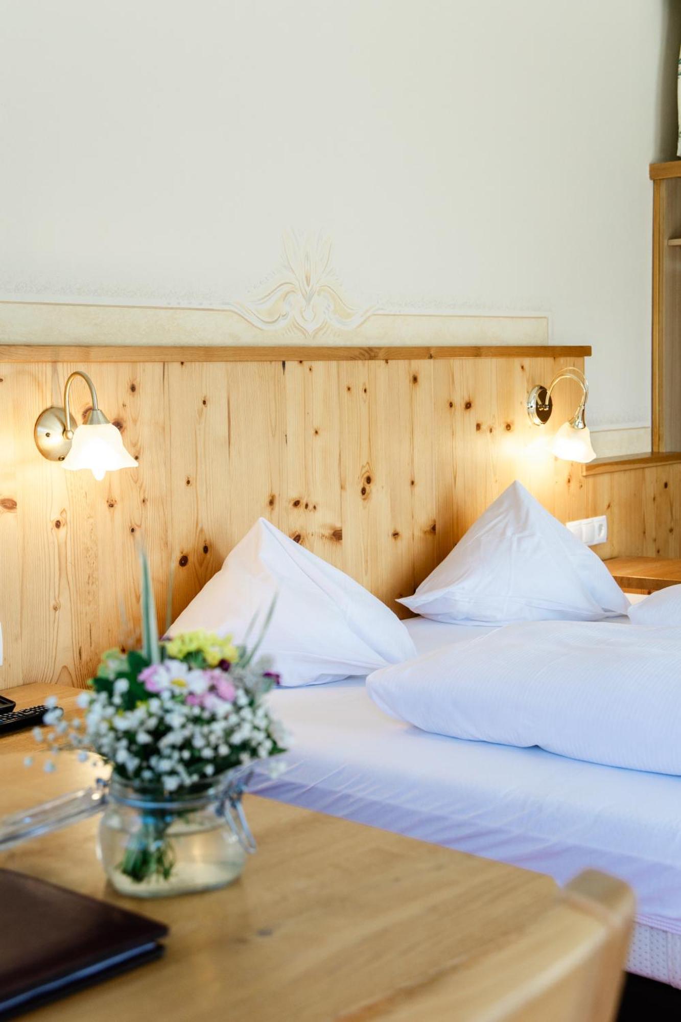 Double Room,1756429506:JPEG