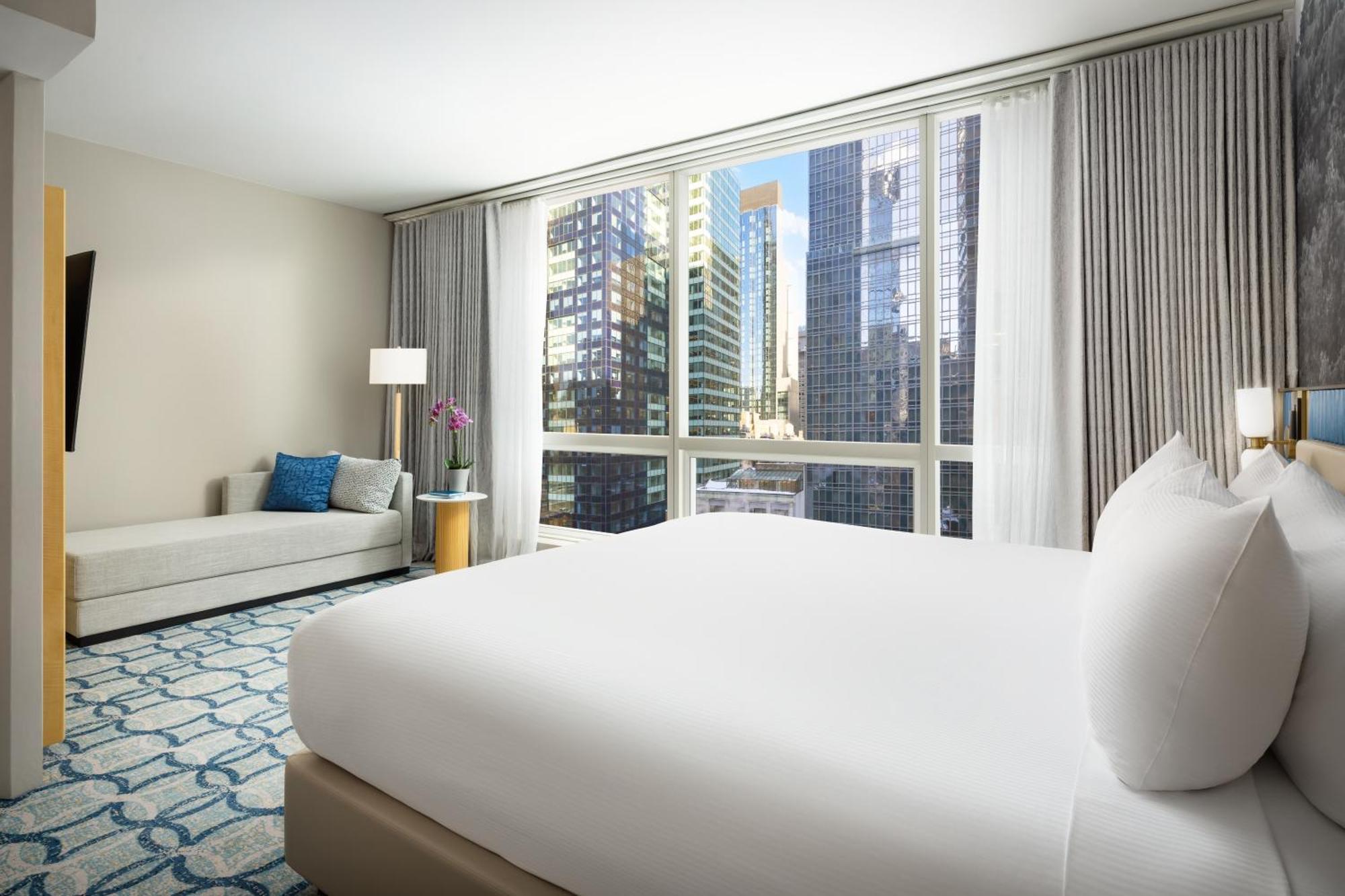 Executive King High Floor Fully Renovated