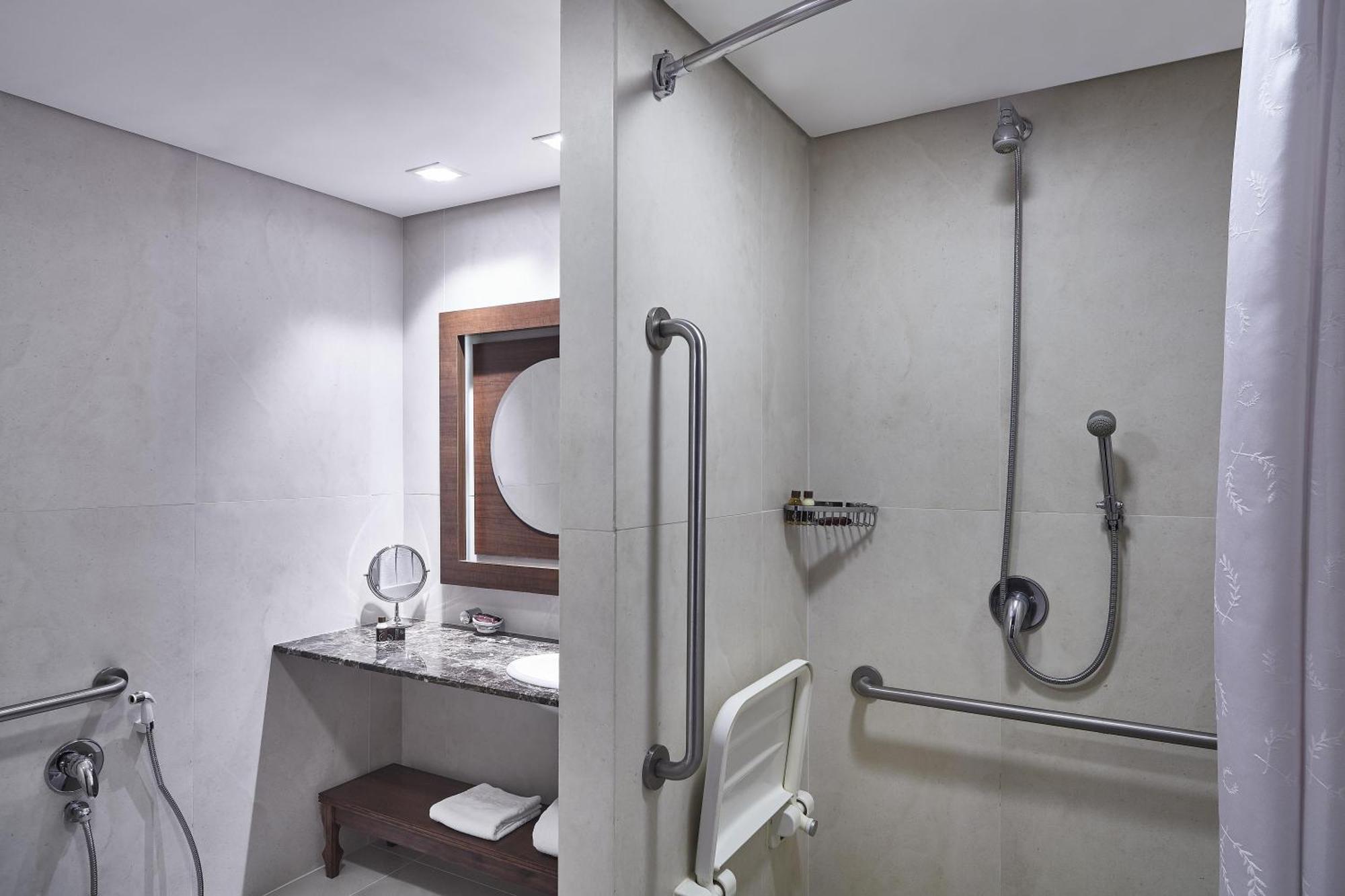 Superior King Room Roll Shower Mobility Access