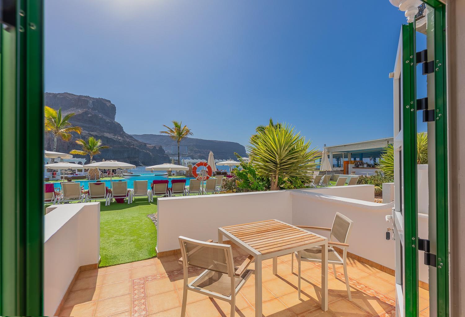 Chambre Double avec Terrasse - Vue sur Piscine