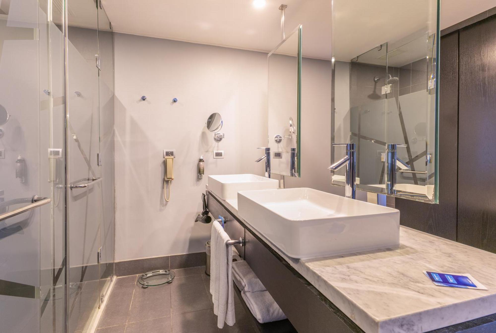 Junior King Suite Jetted Tub Non-Smoking