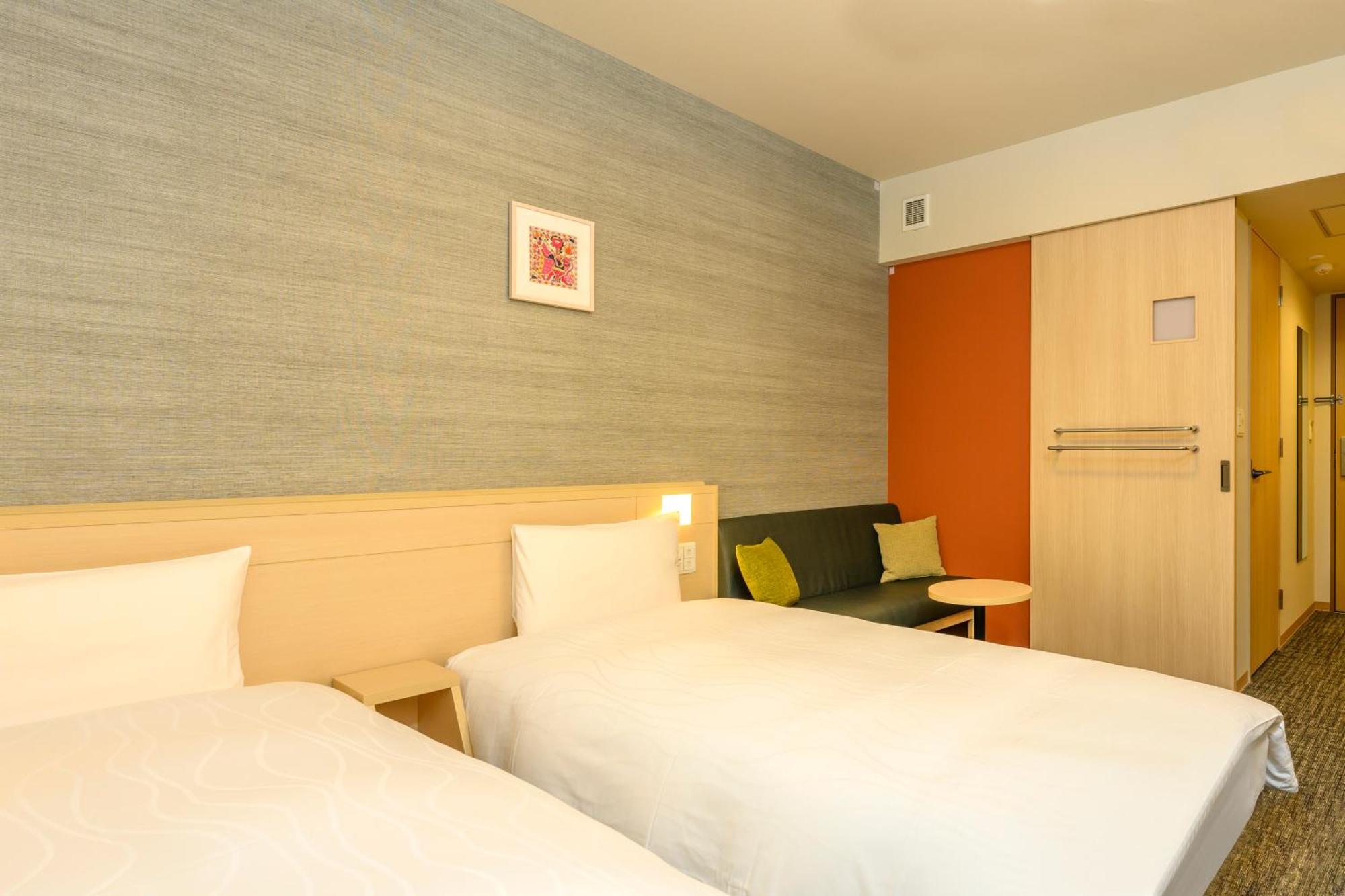Non-Smoking Twin Room, check-in from 13:00 / check-out until 11:00 (22-hour stay)