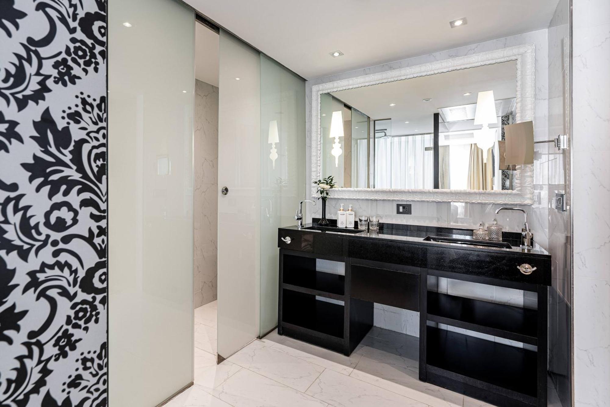 Premium Room Red Level,1765152806:JPEG