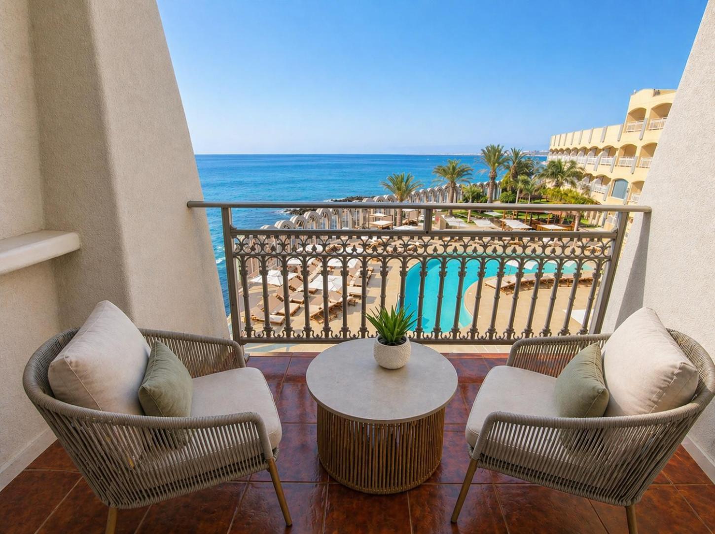 Double or Twin Room Sea View
