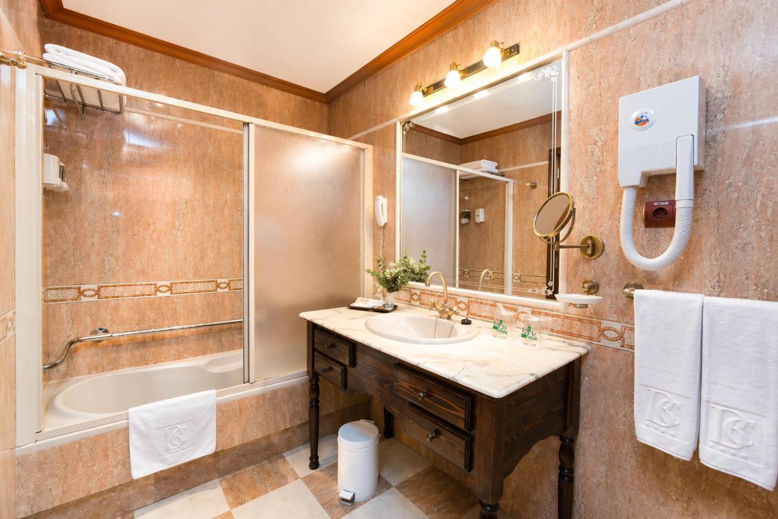 Double or Twin Room Sea View
