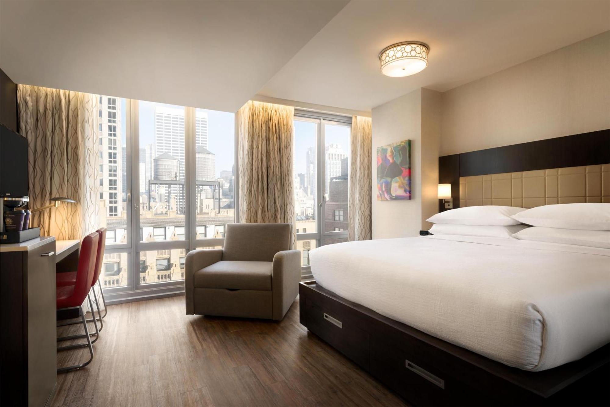 Zimmer Sky View mit 1 Kingsize-Bett - für Hörgeschädigte geeignet