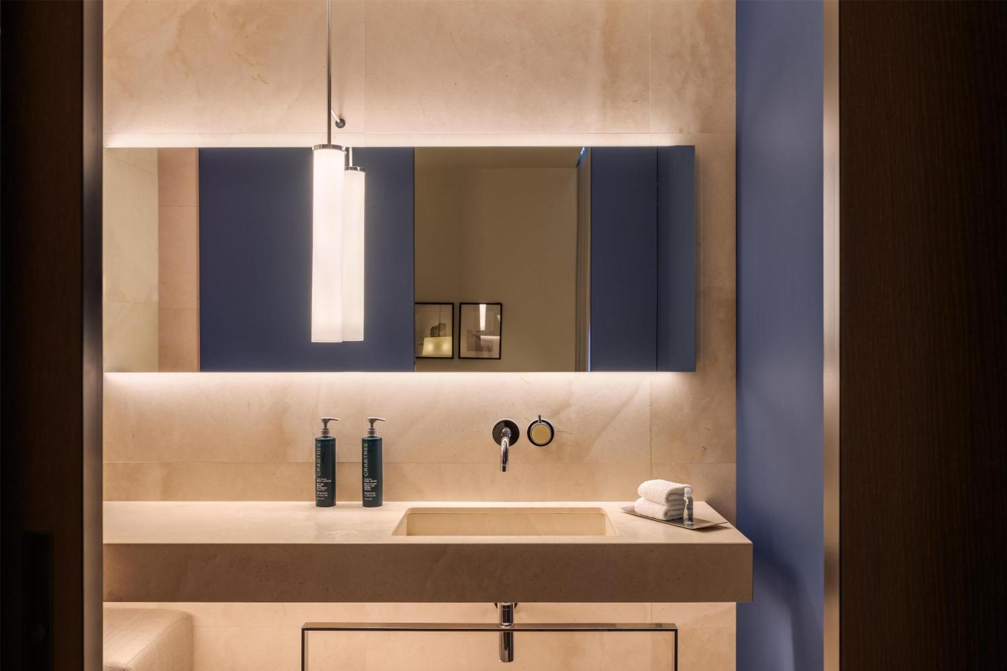 Chambre Lit King-Size - Accessible aux Personnes à Mobilité Réduite