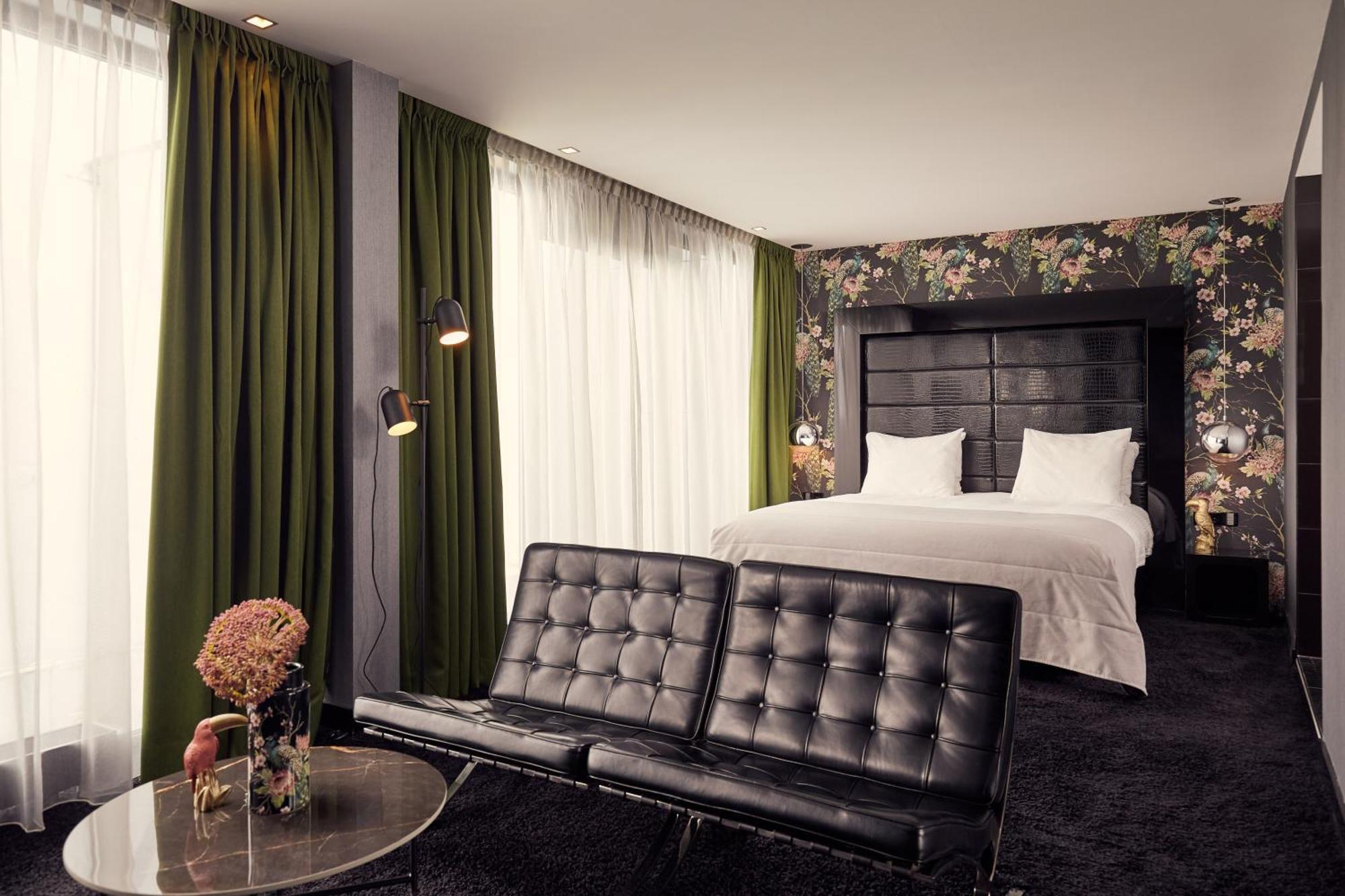 Penthouse Suite,1769476427:JPEG