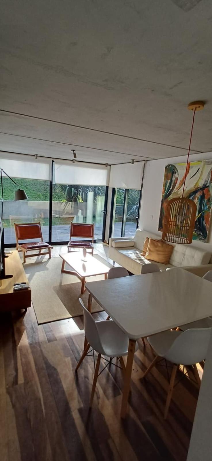 Apartamento de 2 dormitorios con balcón y terraza
