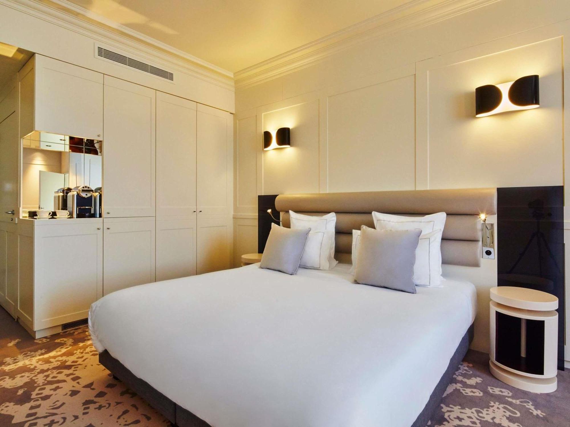 Deluxe Room Large Bed