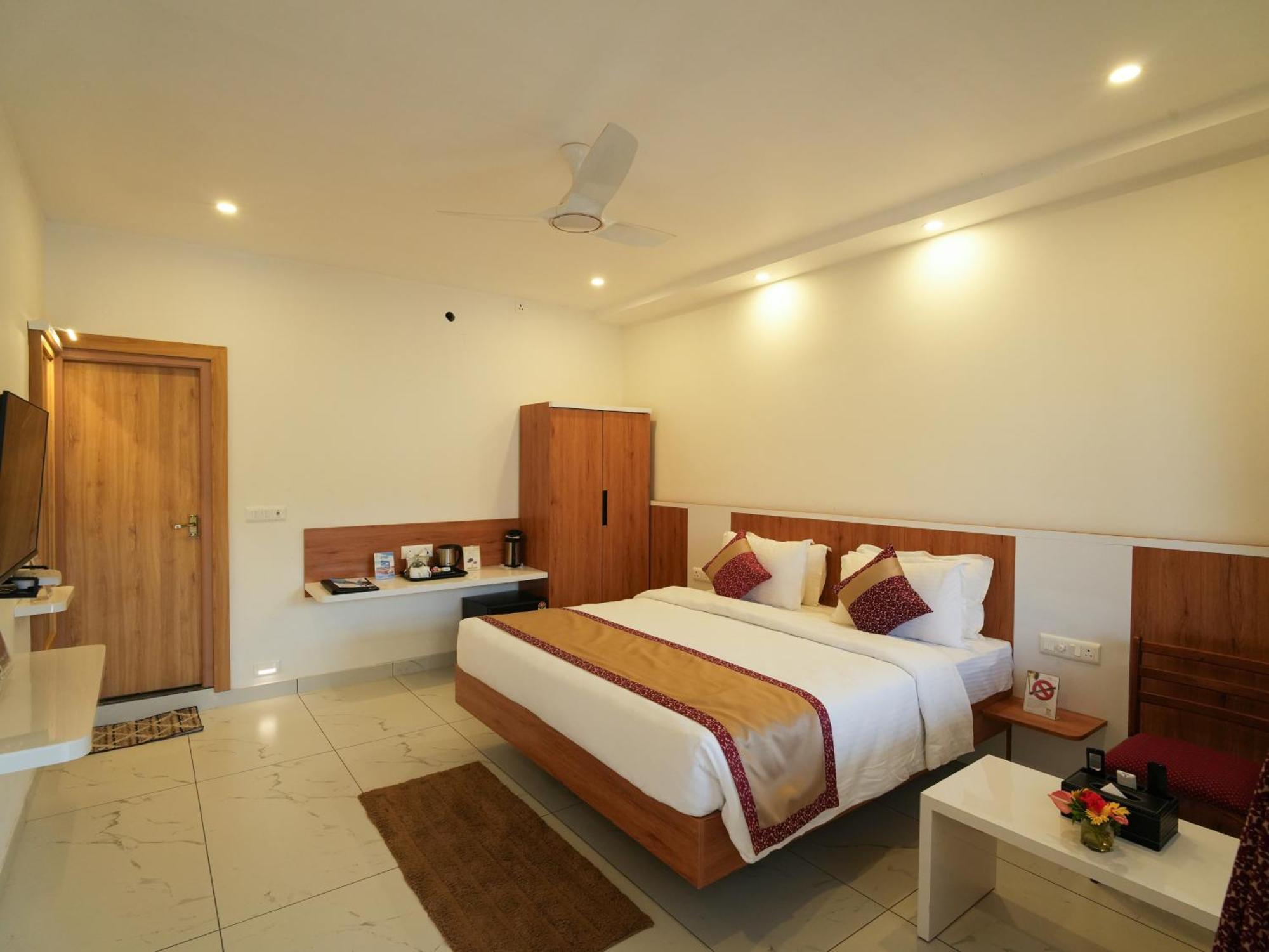 Club Room King & Sofa Bed Sitout