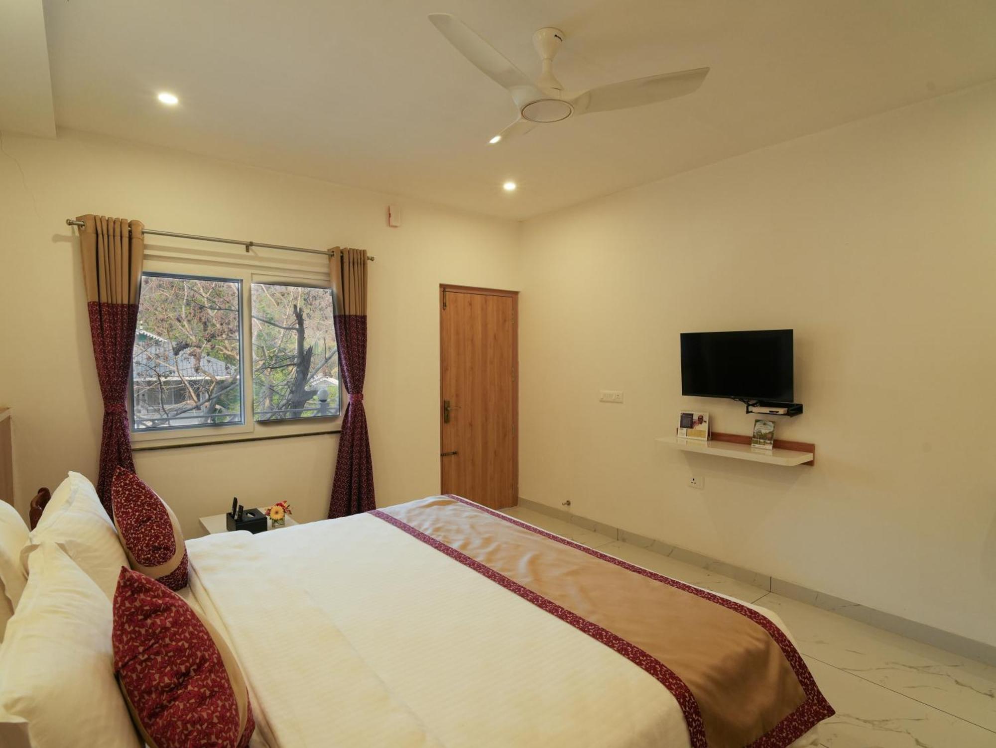 Club Room King & Sofa Bed Sitout