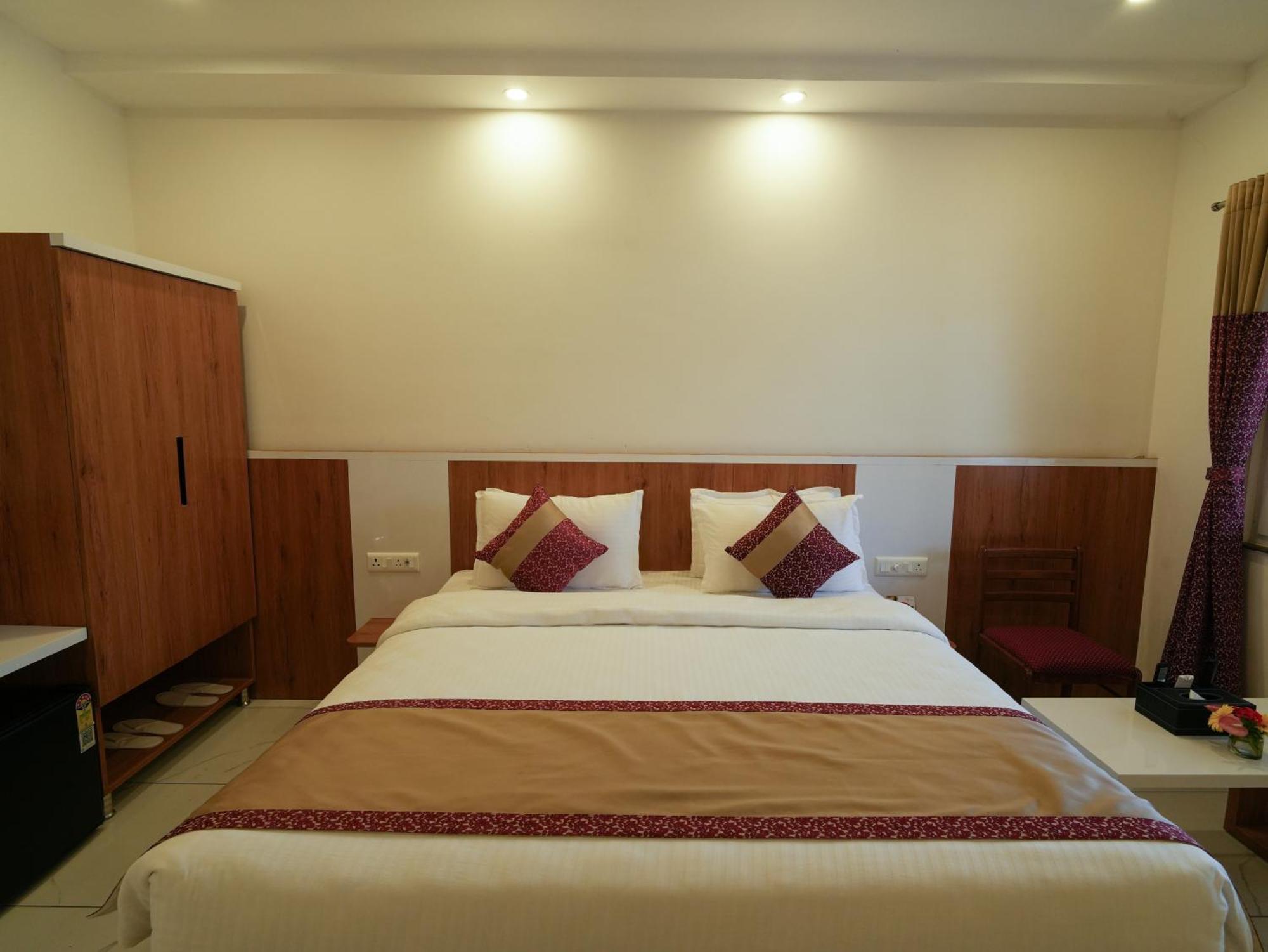 Club Room King & Sofa Bed Sitout