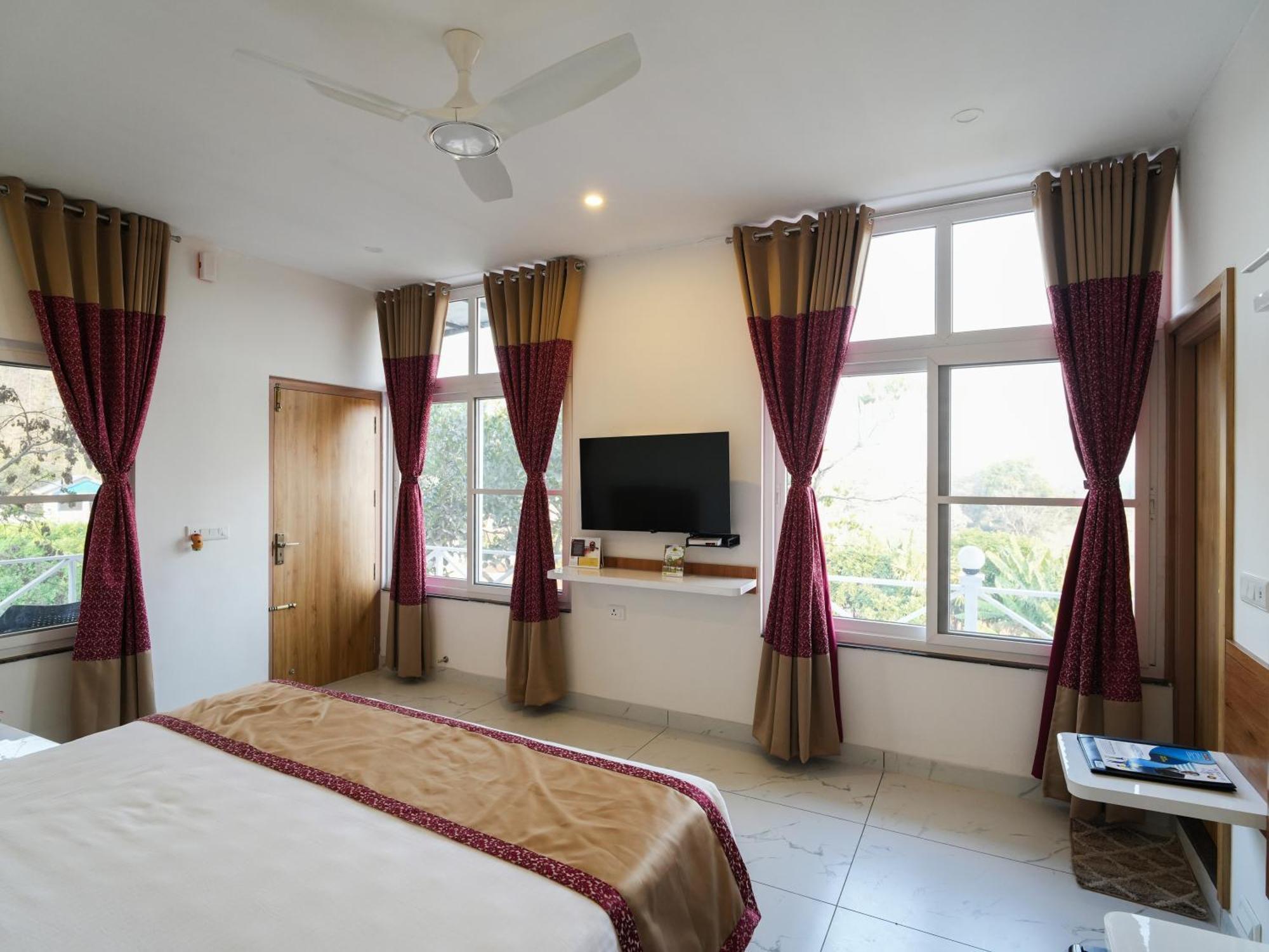 Club Room King & Sofa Bed Exclusive Sitout