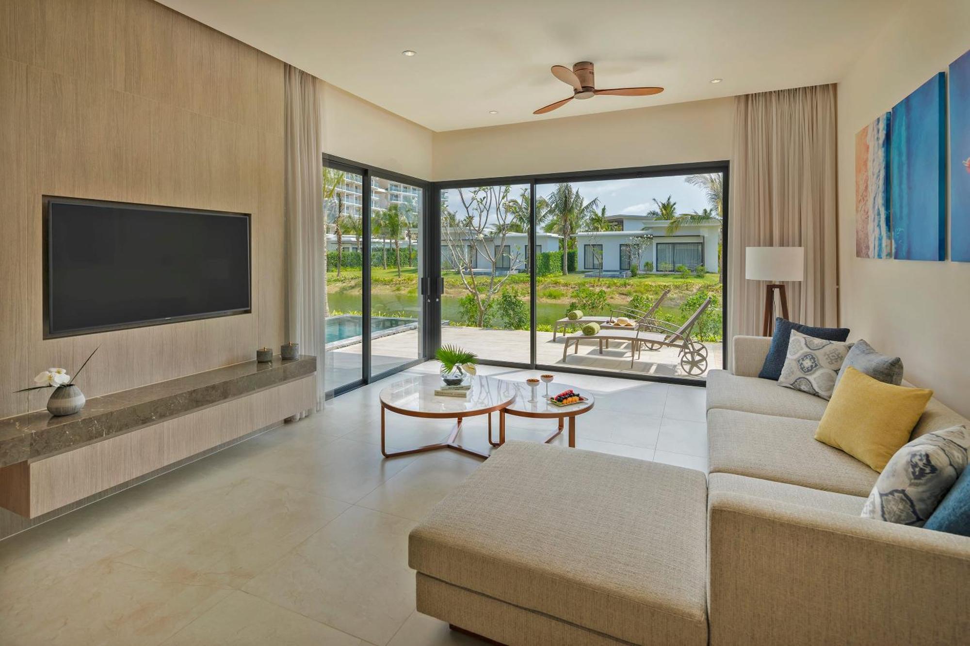 The Level 1-Bedroom Lakefront Pool Villa with Lounge benefits