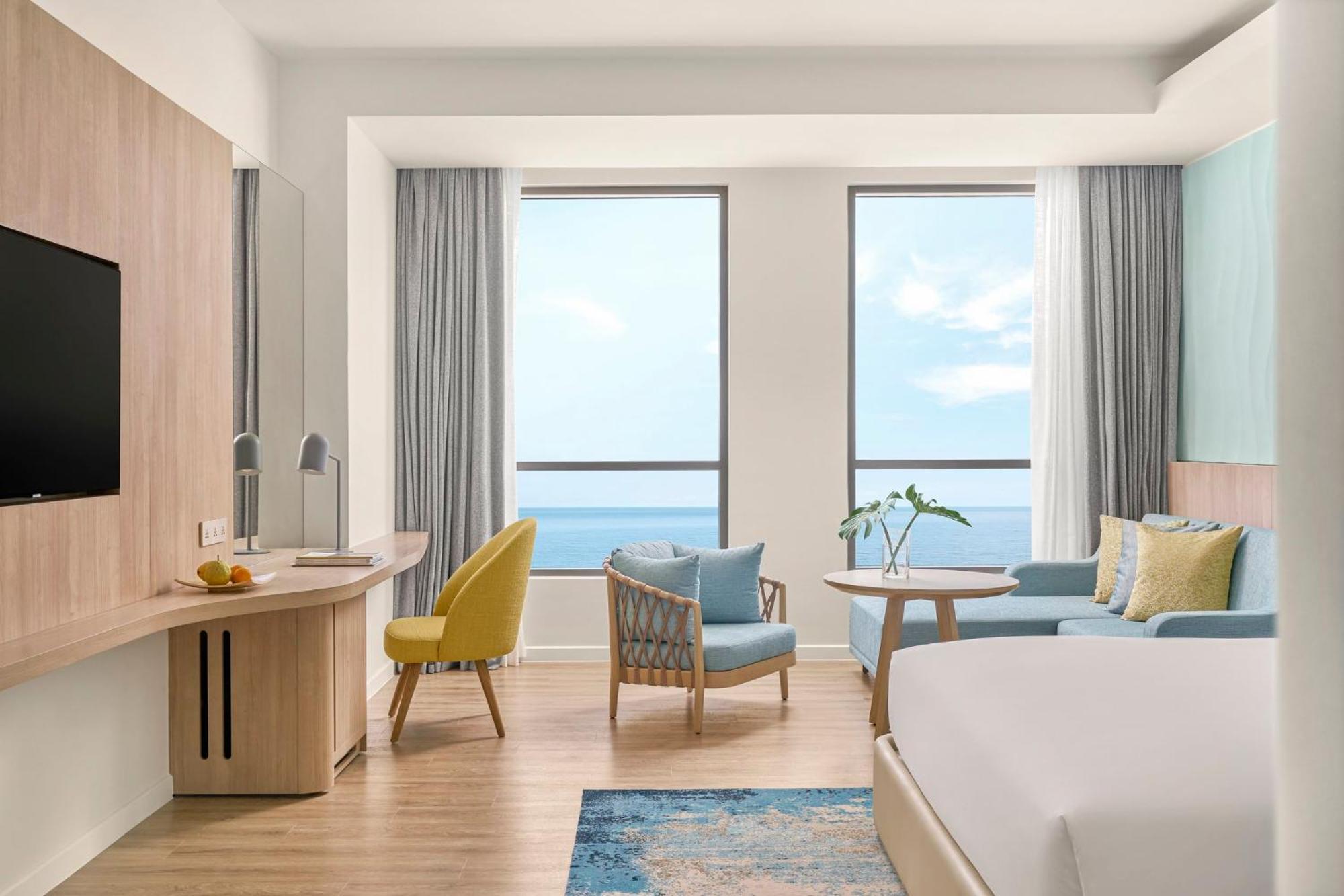 Standard King Room with Ocean View - Smoking