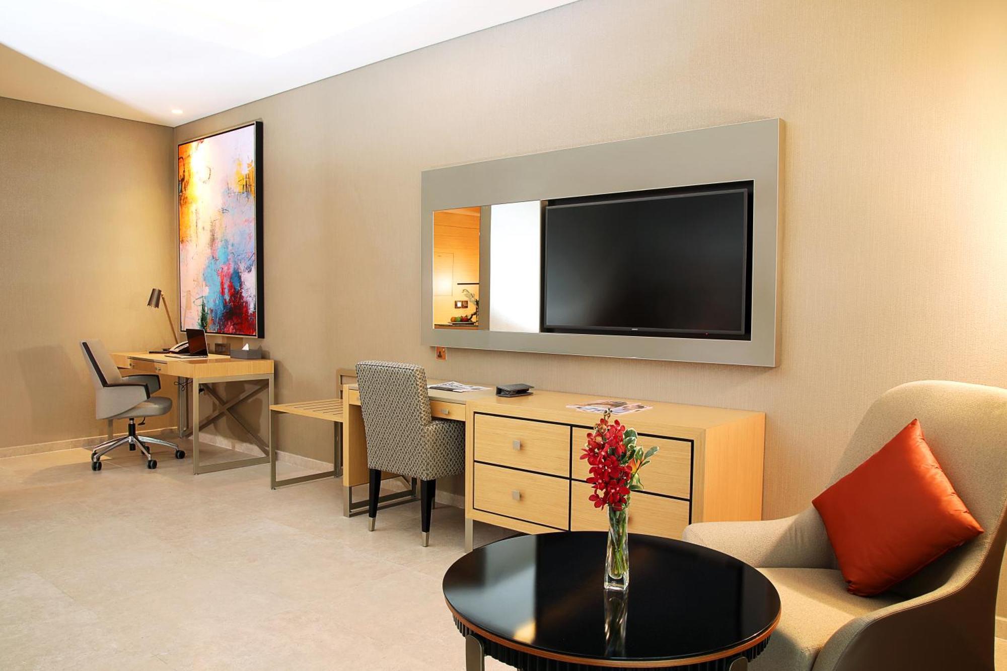 Premium King Room Complimentary Luxury Transfers to Jumeirah Beach Mall of Emirates