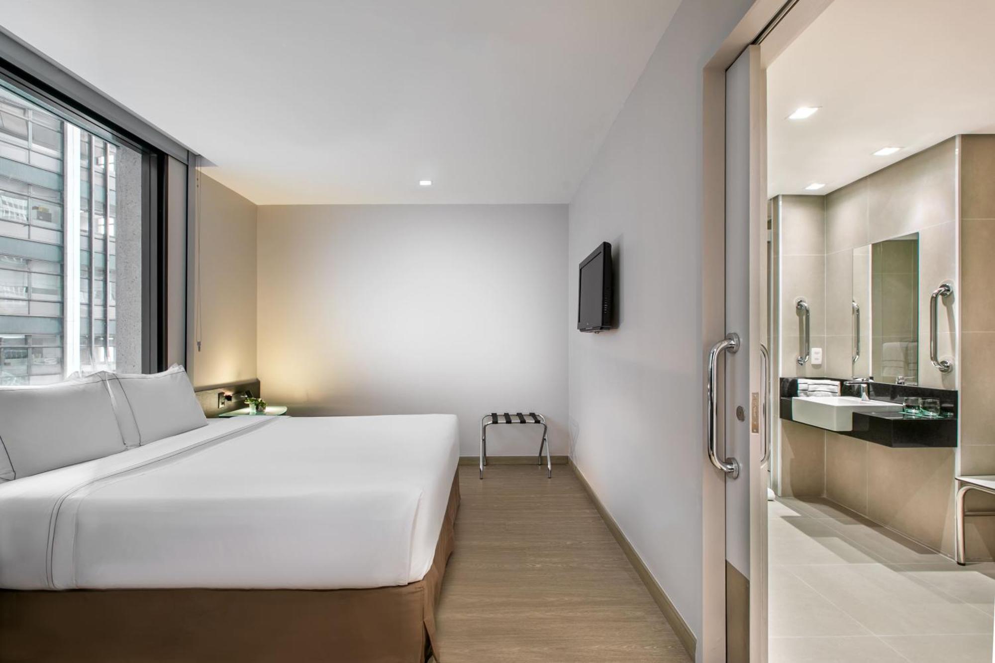 Accessible Deluxe Room Queen-Size Bed