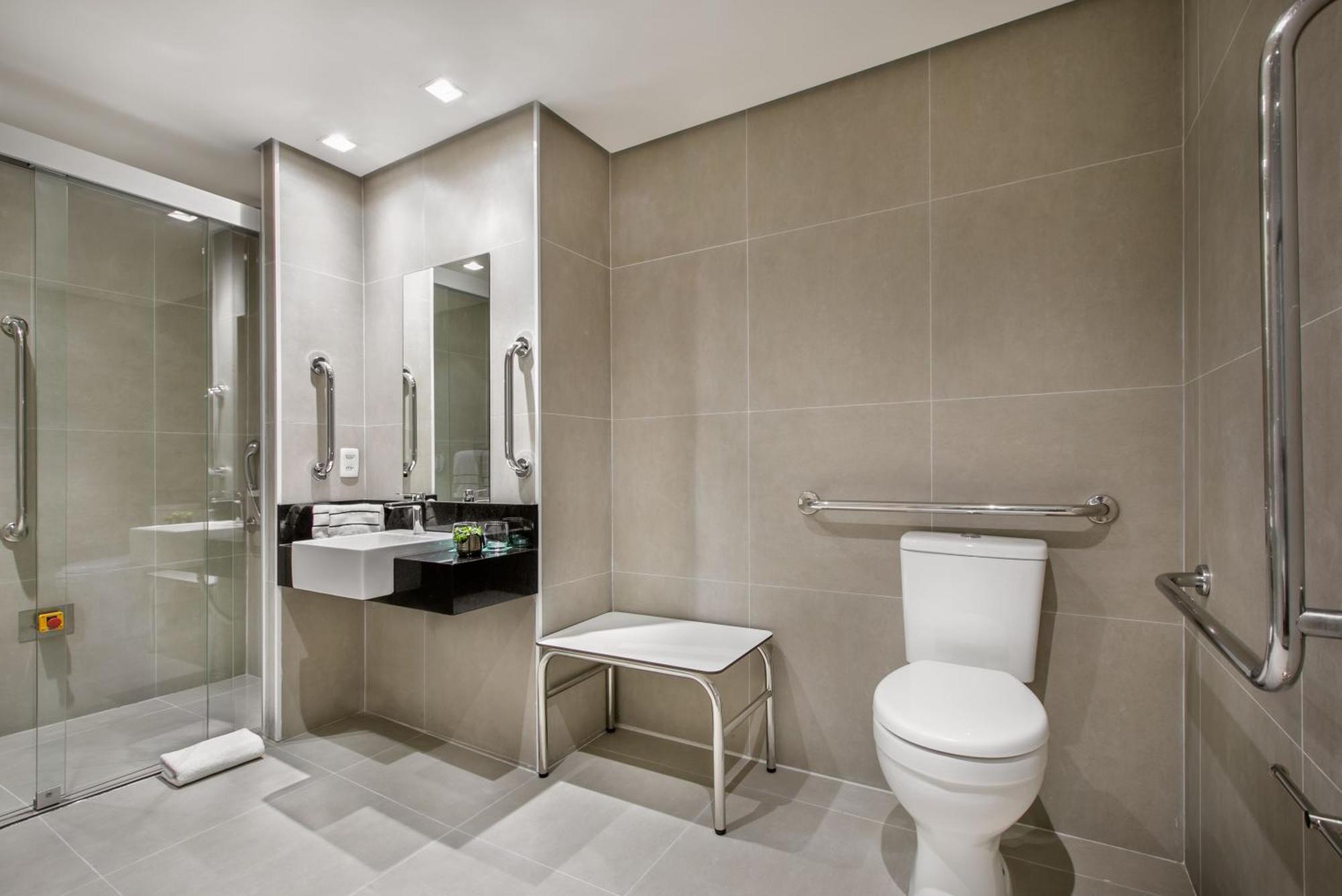 Accessible Deluxe Room Queen-Size Bed