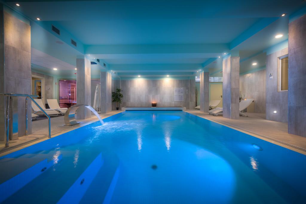 Estudio con cocina y acceso a la piscina