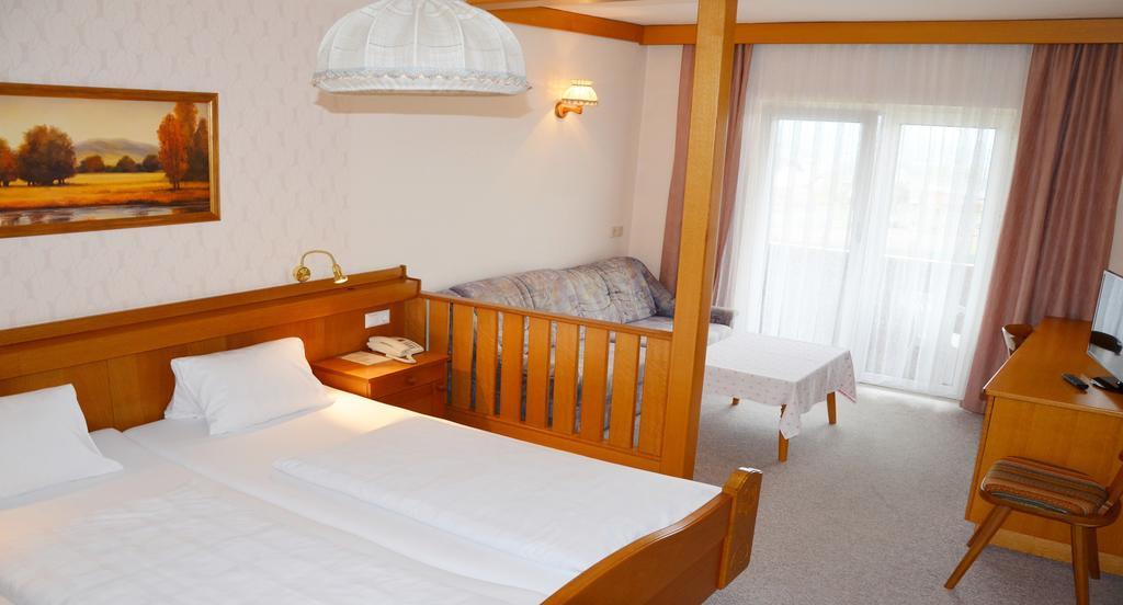 Doppelzimmer mit Balkon