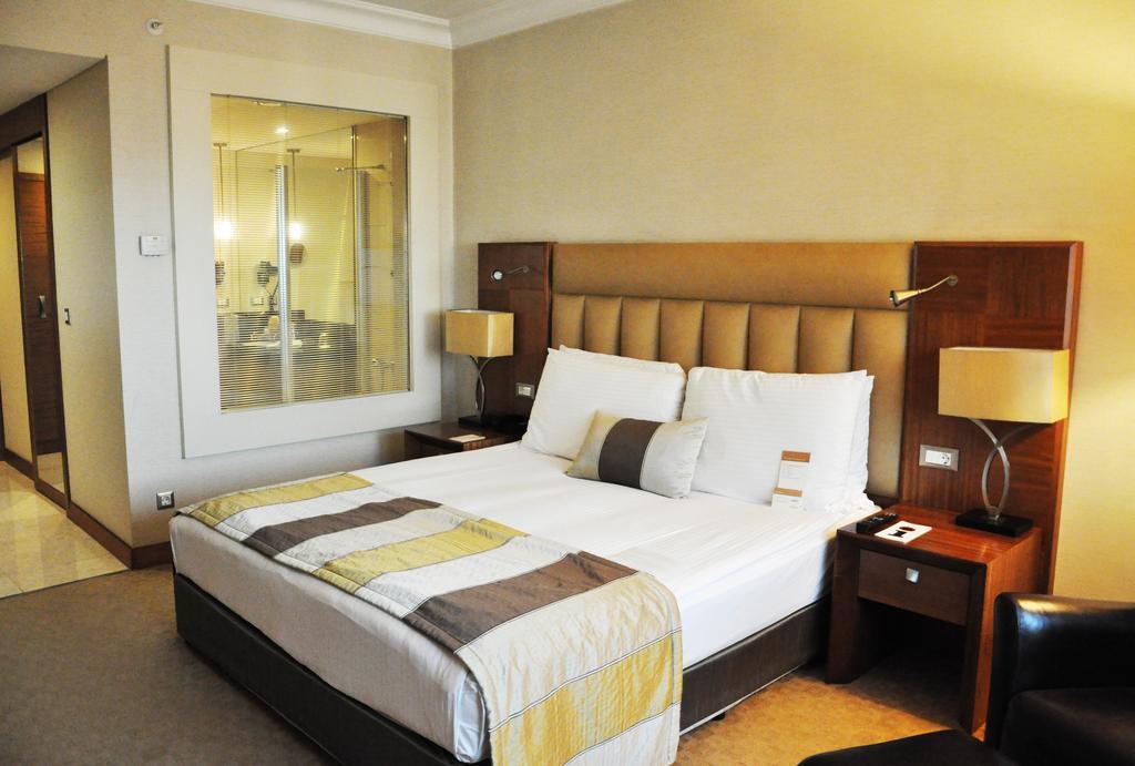Superior King Room View,248013345:JPEG