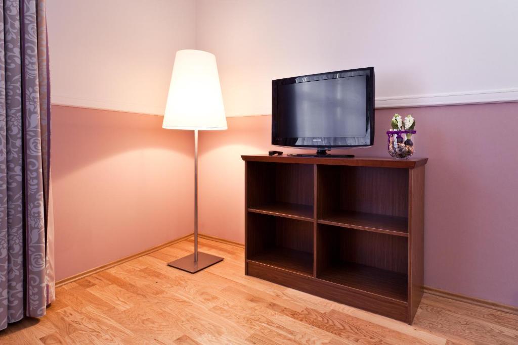 One-Bedroom Suite with Sofa Bed