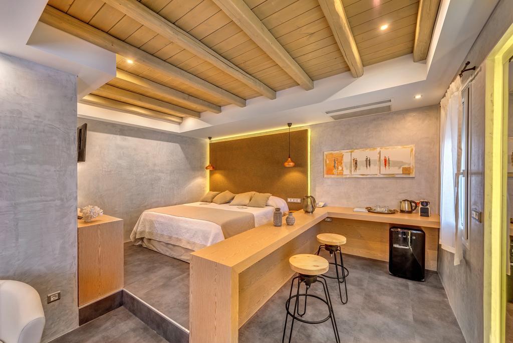 Suite Pool View