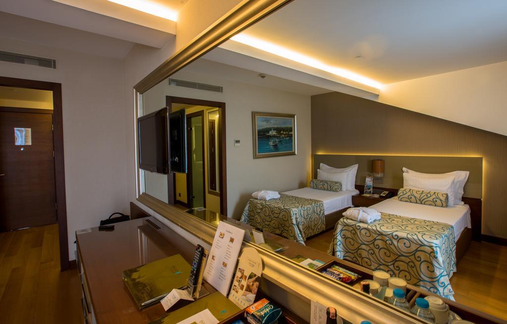Double Room with Balcony and Sea View,339336568:JPEG