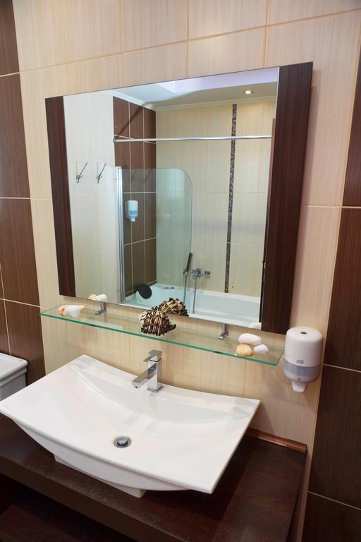 Double Room,398211600:JPEG