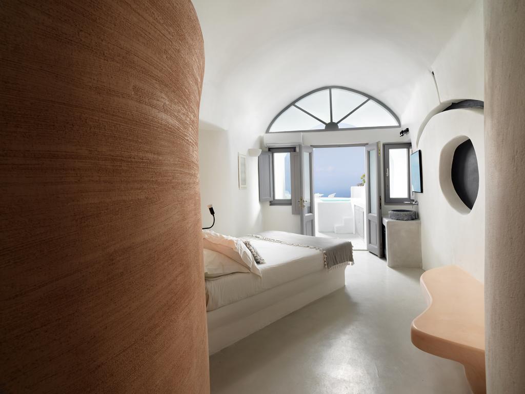 Tholos Villa with Indoor Swimming Pool and Private Outdoor Hot Tub and Caldera View,400156743:JPEG