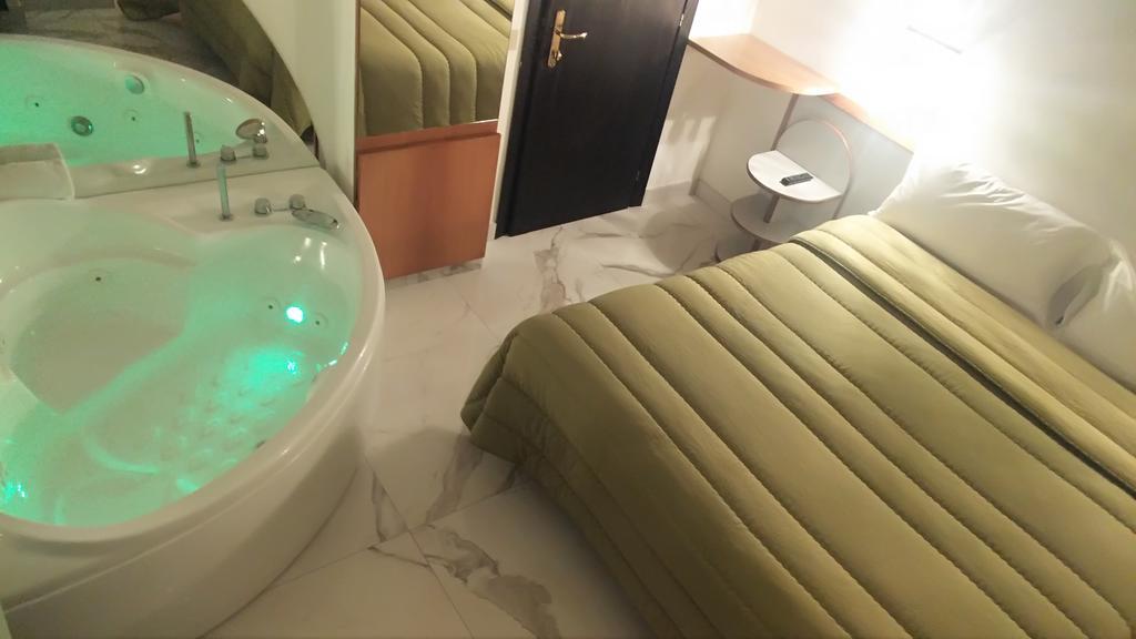 Double Room with Spa Bath,1216081585:JPEG