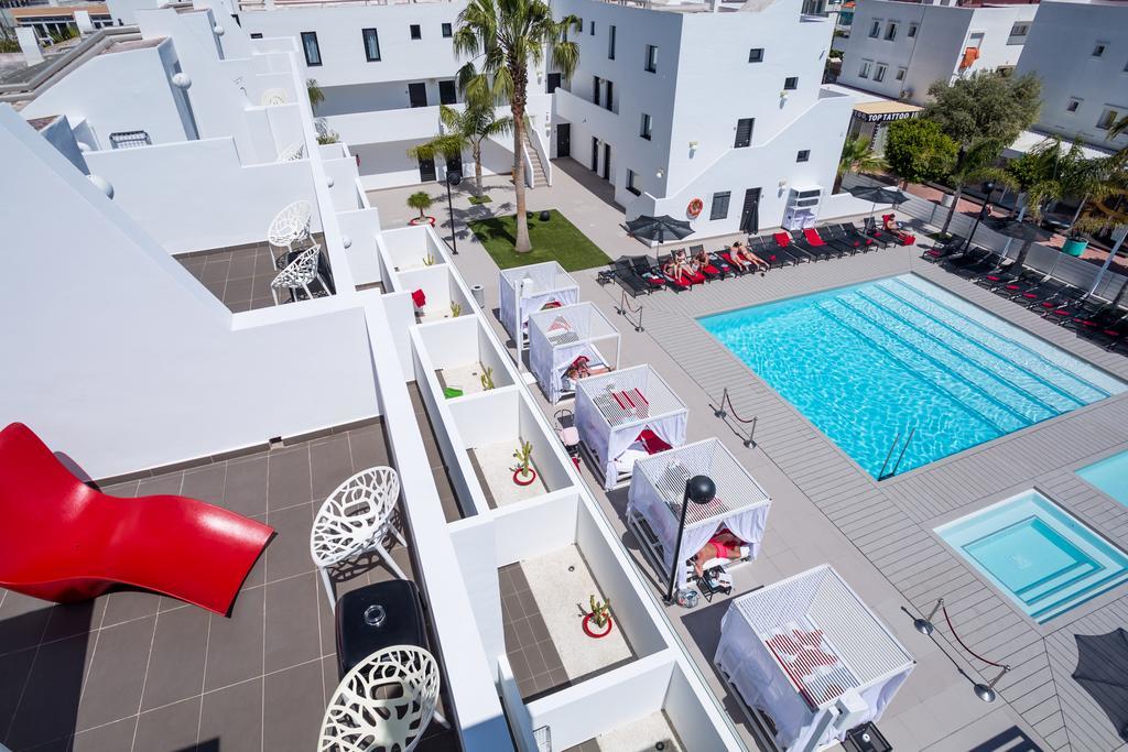 Luxury Suite with Pool View