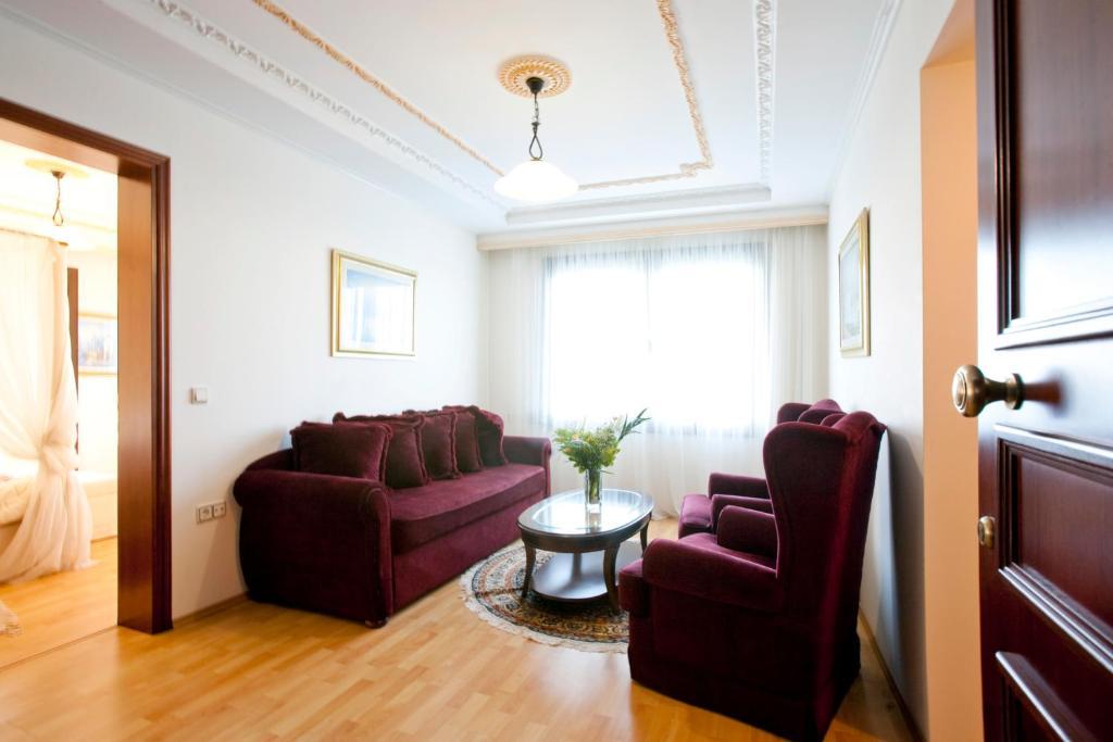 Dreibettzimmer mit seitlichem Meerblick