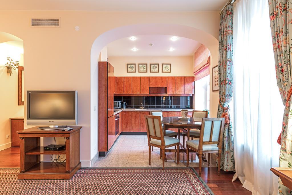 One-Bedroom Apartment,447083682:JPEG