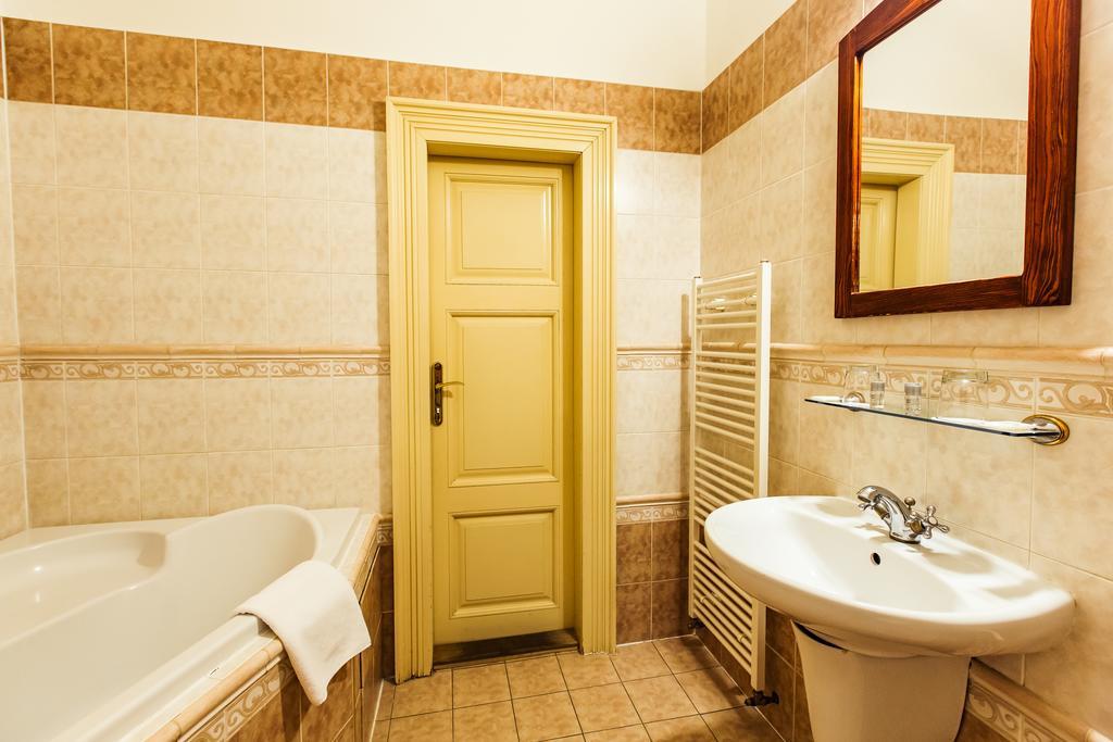 Double or Twin Room,1365665639:JPEG