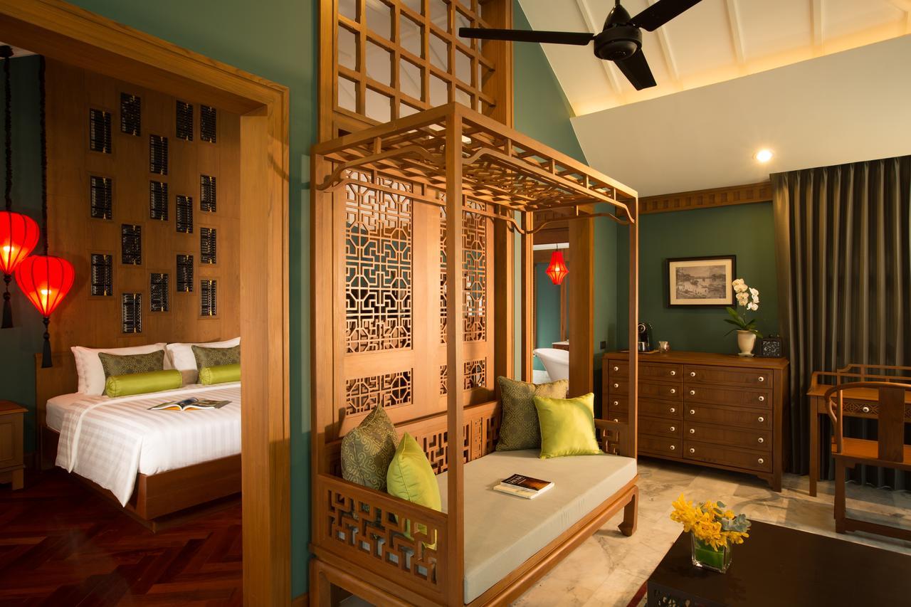 Riverfront Colonial Suite