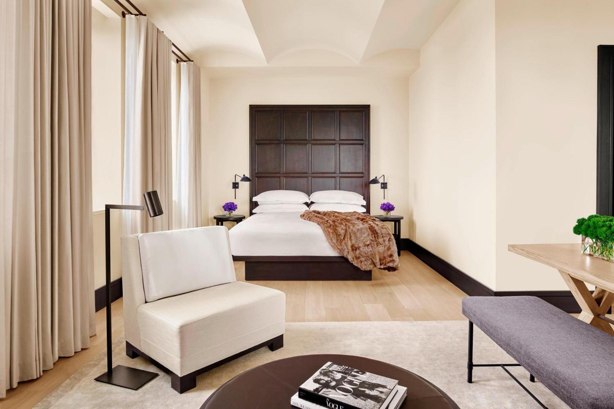 Loft-Suite mit Kingsize-Bett, Stadtblick und rollstuhlgerechter Dusche – barrierefrei