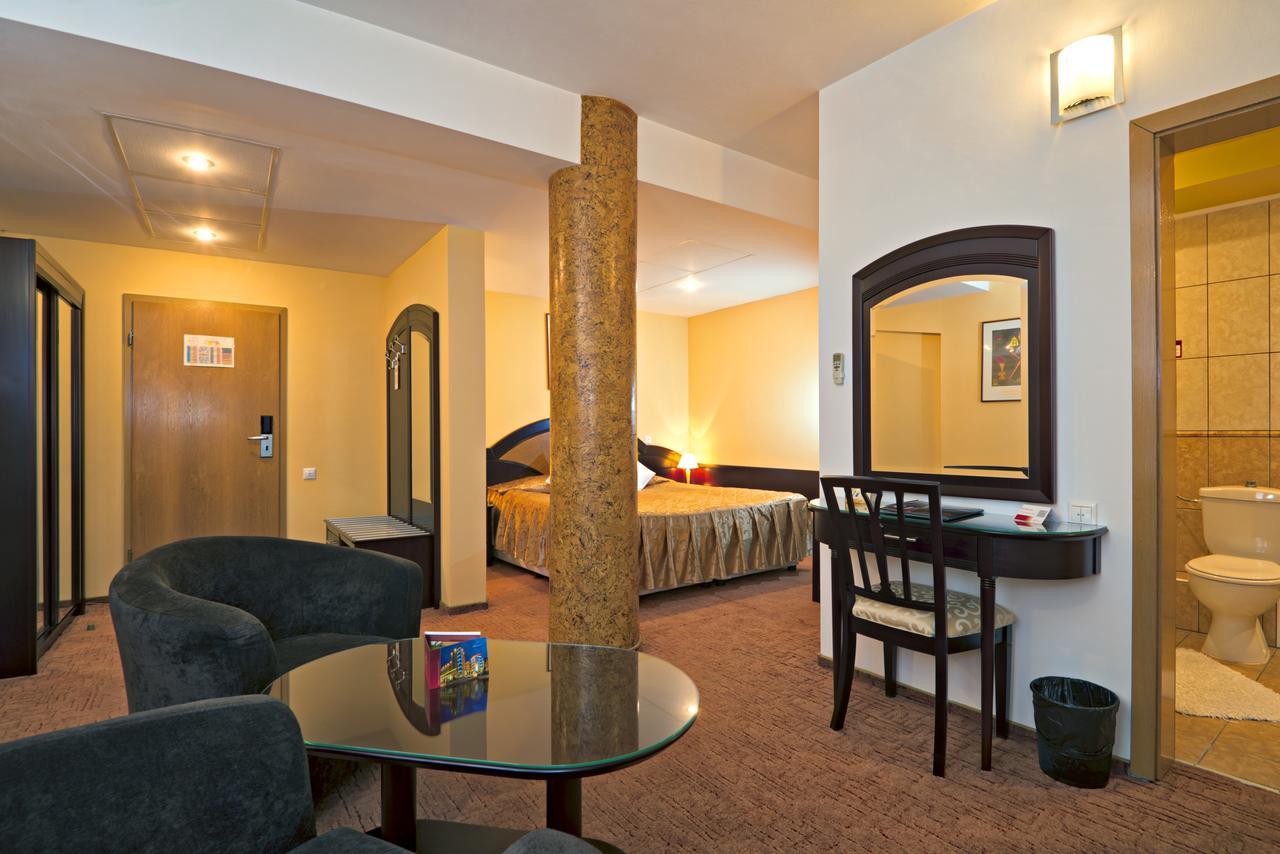 Deluxe Double Room - 4 stars,703766155:JPEG