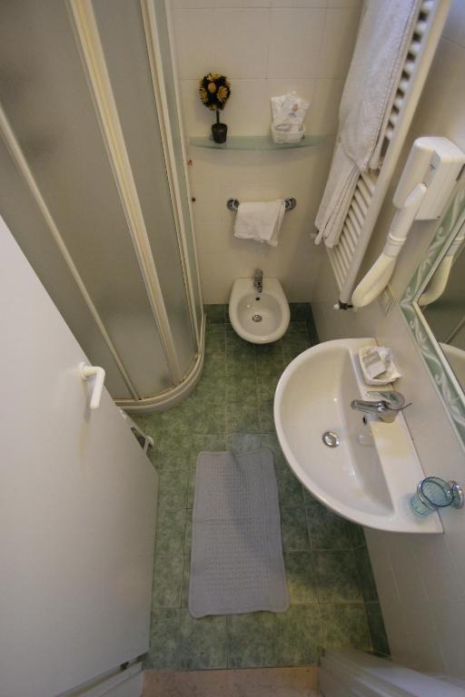 Standard Quadruple Room,1294148392:JPEG