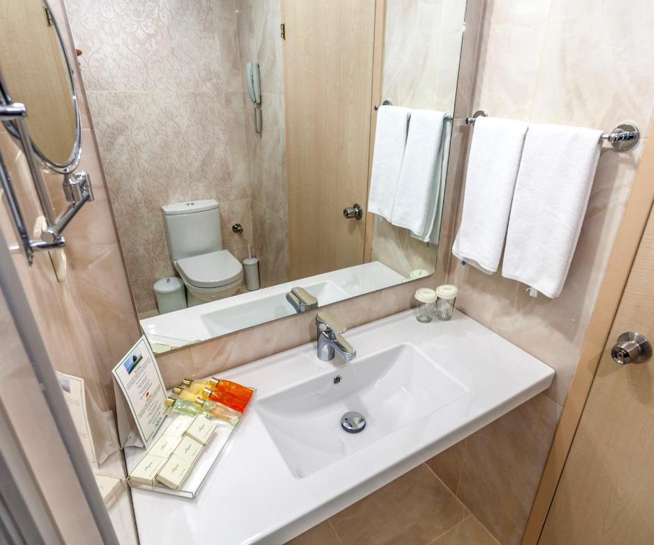 Standard Double or Twin Room with Land View,61916299:JPEG